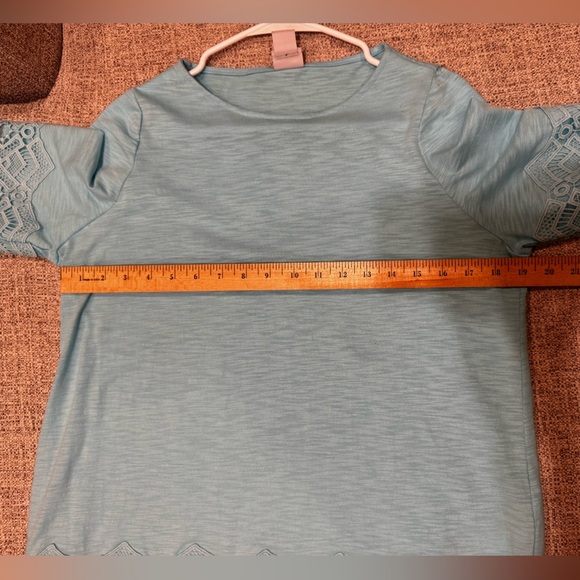 Chicos Short Sleeve Turquoise Tee Lace Trim Sleeve Hem Sz 1 (M) - Picture 9 of 10